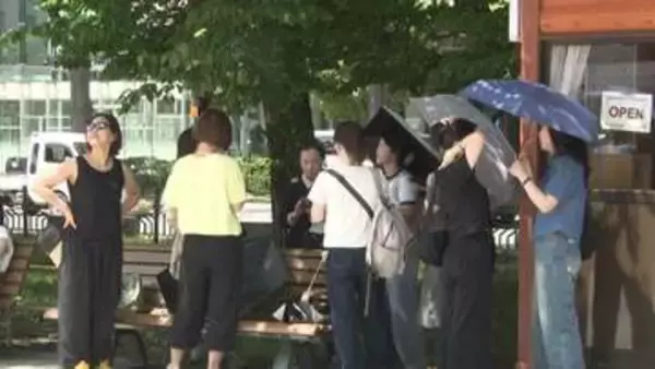 北海道で今季初の猛暑日 スーパーで涼む人は「家に帰ったら地獄」…日本茶専門店では熱いお茶より抹茶のソフトクリームが人気 普段の倍200人以上が殺到…旭山動物園は人も動物もぐったり