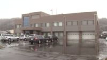 人様の車を勝手に盗んだ疑いで『58歳無職男』を逮捕…男の自宅近くで盗まれた車（時価5万円相当）が見つかり捜査員が張り込み捜査「正直覚えていない」と容疑を否認〈北海道遠軽町〉