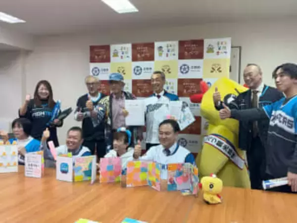 【日本ハムファイターズ2軍本拠地の誘致合戦】北海道江別市の期成会が市民約300人の“激励メッセージ”を市長に手渡す_市長は「選んでもらうのはたった1回しかないチャンス。乗り越えられない壁はない」