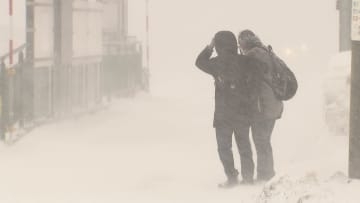 【臨時休校370校・JR213本運休・飛行機欠航48本】「台風並み」の暴風で道内大荒れ…市電には”長蛇の列”猛吹雪はピーク過ぎるも札幌圏は大雪警報で警戒続く〈北海道〉