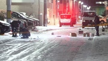 【路上で男性刺傷】「仲間内のもめ事だった」と男性の知人話す“10代後半～20代前半”とみられる男性が腹部刺され搬送～命に別状なし―刺した人物は逃走中…警察が行方追う〈北海道札幌市〉