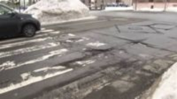 今年は多い？春の厄介者の「穴」が道路に出現…“大雪でも少雪でも”できる要因を専門家指摘『パンク』の危険も＿もしもの時どうすれば？場合によっては一部補償してもらえる可能性も〈北海道〉