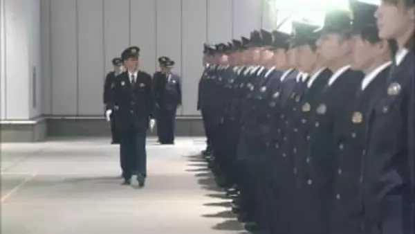 今年も決意新たに治安維持へ…道警本部で恒例の『年頭点検』約90人の警察官が参加＿服装・装備を確認し動作の指導受ける〈北海道札幌市〉