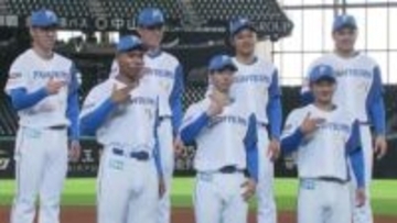 ファイターズ新入団7選手“ユニフォーム姿お披露目”_新庄監督もエール「野球が上手かったらすぐ一軍」最速155キロの大川慈英投手は「日本一取るため腕を振っていきたい」ウエルカムイベント〈北海道北広島市〉