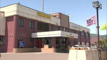 【連休最終日に死亡事故】仲間3人でツーリング中に大型バイクで転倒―意識不明・心肺停止で病院に搬送された22歳男性が死亡…警察が事故の原因を調べる〈北海道占冠村〉