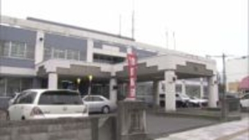 「自分の車に何回もぶつかっている」バックでぶつけ続ける不審車→逃走も近くで発見し事情聴取…運転手から“酒のニオイ”29歳の男を現行犯逮捕〈北海道苫小牧市〉
