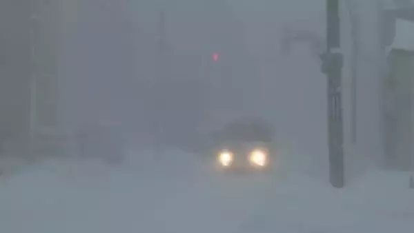 【大雪の北海道】札幌では35センチの積雪観測_高速道路では通行止めのエリアも_約220人が一夜明かした新千歳空港では92便が欠航_引き続き警戒を