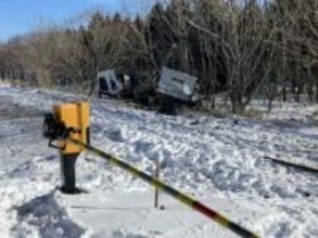 【速報】トラック男性運転手の死亡確認…根室市JR花咲線の踏切で普通列車とトラックの衝突事故＿乗客6人乗員2人もケガ〈北海道根室市〉