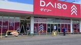 「軽自動車が店舗に…店の真ん中まで突っ込んで停車_店内にいた少なくとも5人がケガ_1人は重傷の恐れも_直前にほかの車両と接触しはずみで店内に〈北海道網走市〉」の画像1