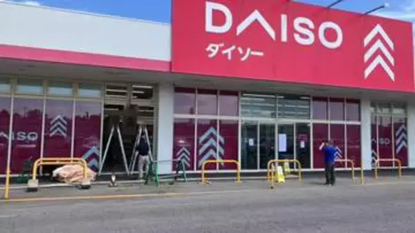 軽自動車が店舗に…店の真ん中まで突っ込んで停車_店内にいた少なくとも5人がケガ_1人は重傷の恐れも_直前にほかの車両と接触しはずみで店内に〈北海道網走市〉
