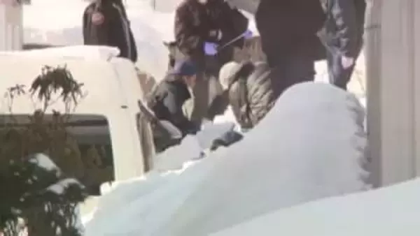 「人の足が見える」雪に埋まった高齢女性が救助されるも死亡～自宅屋根からの落雪に巻き込まれたか〈北海道旭川市〉