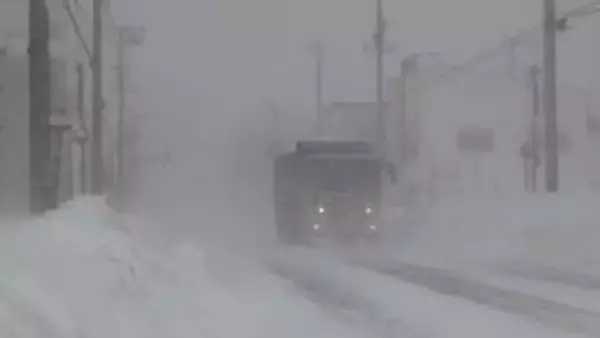 【猛吹雪に警戒を】日本海側や日高地方で強風“ホワイトアウト”も…えりも岬で最大瞬間風速34.3メートル―札幌は降雪20センチでデコボコ路面に〈北海道〉