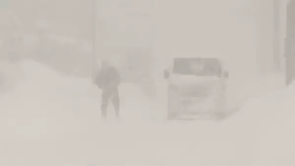 【札幌は今冬一番の大雪】低気圧で北海道全域に雪「頑張らなきゃならないですね」久しぶりに雪かきの市民＿24時間降雪量〈札幌市29センチ・層雲峡32センチ〉8日夜にかけて猛吹雪に警戒