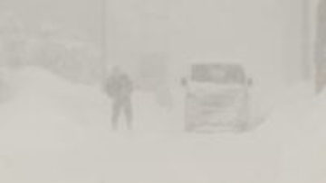 【札幌は今冬一番の大雪】低気圧で北海道全域に雪「頑張らなきゃならないですね」久しぶりに雪かきの市民＿24時間降雪量〈札幌市29センチ・層雲峡32センチ〉8日夜にかけて猛吹雪に警戒