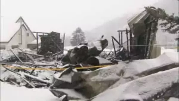 建物は全焼し焼け落ちる…美唄市の住宅から出火＿焼け跡から身元不明の遺体発見＿住人の1人暮らし80代男性と連絡取れず身元確認急ぐ〈北海道〉