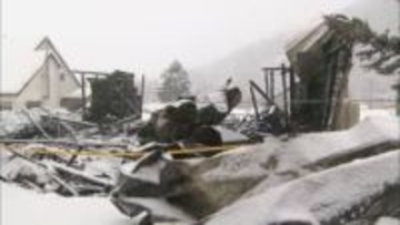 建物は全焼し焼け落ちる…美唄市の住宅から出火＿焼け跡から身元不明の遺体発見＿住人の1人暮らし80代男性と連絡取れず身元確認急ぐ〈北海道〉