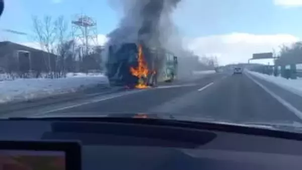 【速報】新千歳空港に近い高速道路で路線バスが炎上…ケガ人おらず乗客乗員は全員避難済み＿恵庭ICと千歳IC上下線で通行止め＜北海道＞