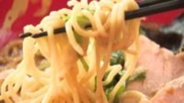 釧路空港にフードコート「URARTERRACE」オープン！地元ブランド牛のステーキ丼＆エビの旨味凝縮ラーメンが登場〈北海道東部の“空の玄関口”に新たなにぎわいを〉釧路市