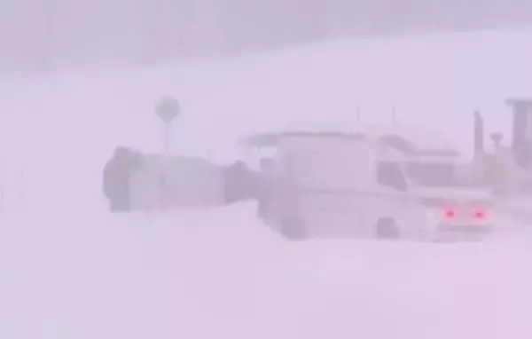 【パウダースノーで人気のリゾート・北海道ニセコで遭難】不明の男性か？山中で倒れている遭難者を発見…心肺停止状態で病院に搬送＿「道に迷った」救助要請後、連絡取れなくなったスキー場関係者を捜索