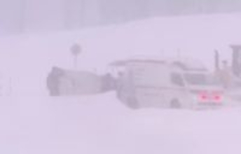 【パウダースノーで人気のリゾート・北海道ニセコで遭難】不明の遭難者か？山中で倒れている男性を発見…心肺停止状態で病院に搬送＿「道に迷った」救助要請後、連絡取れなくなったスキー場関係者を捜索