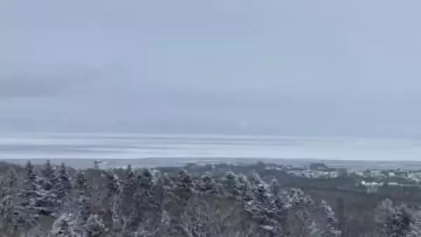 寒波の影響か…流氷が平年よリ早く接岸_北海道網走市で正午すぎに「流氷接岸初日」を観測_海が真っ白な流氷に覆いつくされる＜北海道網走市＞