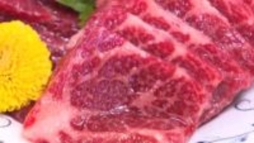 クジラの王様“ナガスクジラ”生肉が札幌へ！世界唯一の捕鯨母船・関鯨丸が苫小牧港に初寄港 「食べていただく機会が増えて北海道でも広がっていけば」＜北海道＞