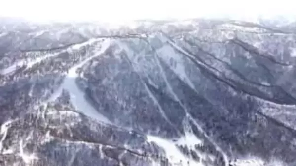 6歳児連れたスノーボーダーが冬山遭難SOS「子どもとコース外を滑って道に迷った」警察のヘリコプターが出動〈北海道札幌市〉