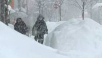 【災害級のドカ雪】交通網寸断で市民生活を直撃！道路は大渋滞し路線バスは運休_300人以上が地下歩行空間で一夜明かす_210校が臨時休校や始業時間繰り下げなど_物流停滞し配達遅れも〈北海道札幌市〉