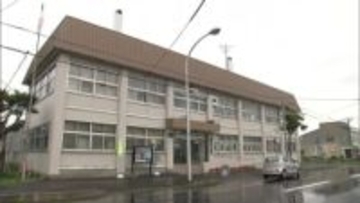 「ブッ殺すぞ！」包丁を妻に突きつけて脅迫した43歳男を逮捕＿キッカケは昼食時の同居家族の"食器の片づけ方"を巡る口論〈北海道八雲町〉