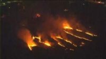 【映像】夜の大地をのみ込む炎…北海道根室市で止まらない野火火災＿約400ヘクタール焼き、いまも拡大中