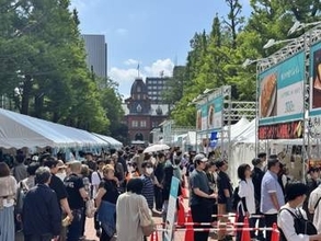 晴れわたる空の下、餃子をほおばってゴクリ！“行列のできる名店”8店が札幌「アカプラ」に集結_相棒は「翠ジンソーダ」会場限定フレーバーも…「餃子フェス2026」開幕〈北海道札幌市〉