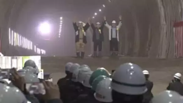 【北海道新幹線・札幌延伸】「二ツ森トンネル」が貫通＿着工から10年以上を経て全長約12.6キロ繋がるも…巨大岩盤に阻まれ工事難航→開業は2038年度末以降に大幅後ろ倒し