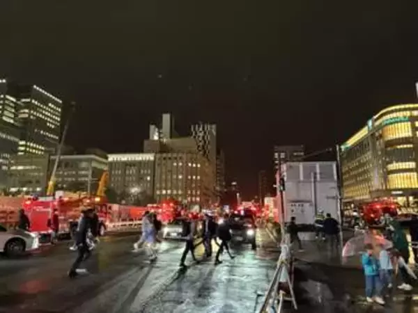 【速報】JR札幌駅直結の商業施設「札幌ステラプレイス」で火事…火災報知器が作動し、客や従業員らが避難…１人負傷か…消防車など21台出動、札幌中心部が騒然…エスカレーターから煙が出ているのが見つかる