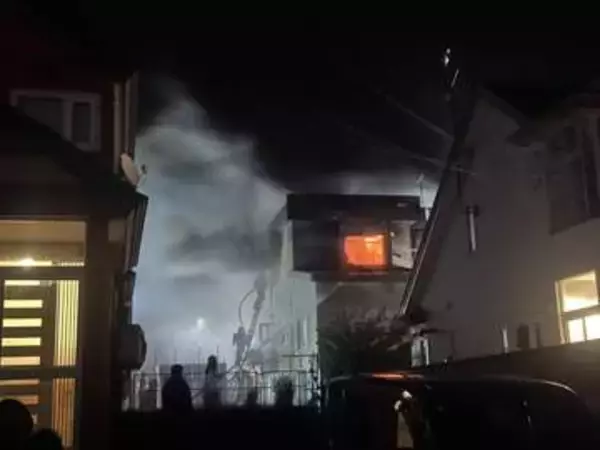 《北海道で相次ぐ死亡火災》「よく見たら隣家から炎が上がっている」2階建て住宅から性別不明の2人の遺体…住民か　警察が身元確認急ぐ〈北海道稚内市〉