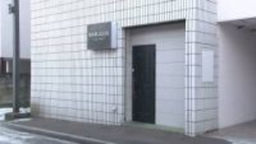 客が倒れたのに救急車呼ばず保護措置とらず放置して死亡…飲食店経営の35歳男“保護責任者遺棄致死”で逮捕〈午前7時に来店して飲酒後床に倒れる→午後8時に消防通報するもその場で死亡確認〉北海道函館市