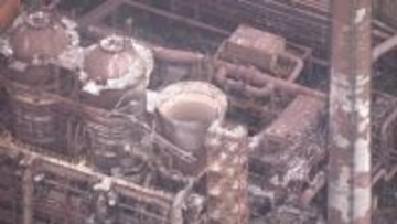 【衝撃映像】「家が振動するような感じの爆発音」レンガなどが周囲に飛び散る＿室蘭の製鉄所で大規模爆発…内部温度1200℃の「熱風炉」が崩落＿周囲には大量のがれき散乱と焼けた車も〈北海道室蘭市〉