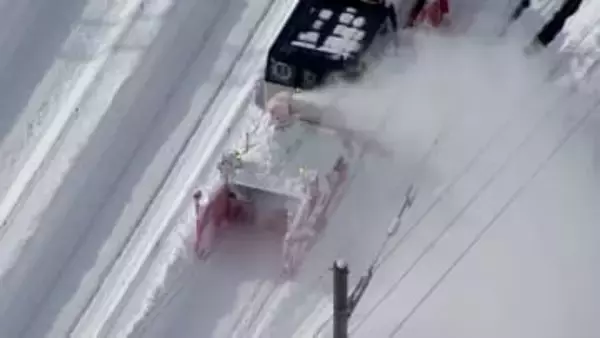 【災害級の大雪】除雪のためJR北海道が最終列車を繰り上げ 利用者は絶句「歩くと1時間」…新千歳空港では到着便の乗客が間に合わない事態に JR側は「代行輸送できない」…緊急バスの運行決定