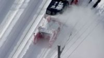 【災害級の大雪】除雪のためJR北海道が最終列車を繰り上げ 利用者は絶句「歩くと1時間」…新千歳空港では到着便の乗客が間に合わない事態に JR側は「代行輸送できない」…緊急バスの運行決定