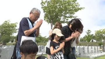 【墓参り13日がピーク】盆の入り『真駒内滝野霊園』に朝から家族連れ＿お墓掃除や供花で故人を偲ぶ姿も「また1年間見ていてください」混雑は16日まで続く見込み〈北海道札幌市〉
