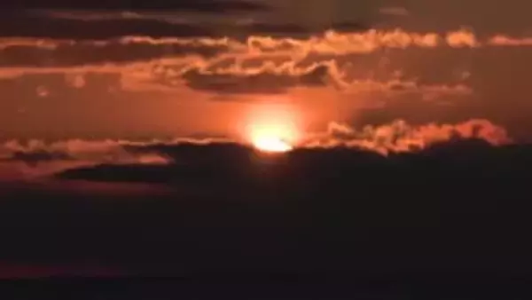 「本当に感動しました。本当にうれしい」2026年の初日の出を見ようと根室市納沙布岬に1400人駆けつける「病気とかに誰もならない良い年になってほしい」各地で初詣の参拝客にぎわいも〈北海道〉