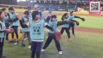 「プロの世界を体験し夢をみつけて」エスコンフィールドで特別なスタジアムツアー開催！約80人の小学生と保護者が参加…ヒーローインタビューブースやマウンドで野球選手の気分を味わう〈北海道〉