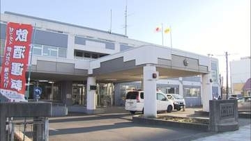【速報】「おい待て！」夏休み中の小学生の女の子（10）が路上で男に頭などを殴られる＿黒マスク・サングラス・黒パーカー姿の男が逃走中＿暴行事件として警察が捜査〈北海道苫小牧市〉