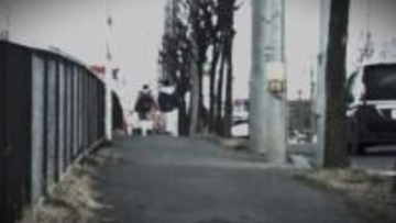 【通学路にパンチ女】小学生の男の子が突然腹を殴られる―『黒ハット帽・黄リュック』60代くらいの見知らぬ女がすれ違いざまに凶行―警察が周辺住民に注意を呼び掛けるとともに行方を追う〈北海道札幌手稲区〉