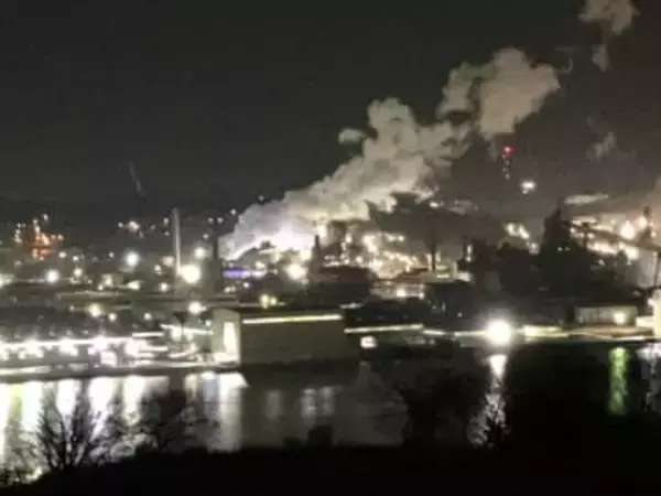 【速報】日本製鉄の工場で火災“熱風炉”から爆発音―消防車など14台出動し消火活動―火が飛び散り鎮火のメド立たず〈北海道室蘭市〉