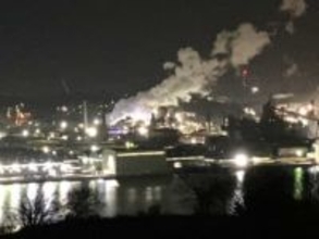 【速報】日本製鉄の工場で火災“熱風炉”から爆発音―消防車など14台出動し消火活動―火が飛び散り鎮火のメド立たず〈北海道室蘭市〉