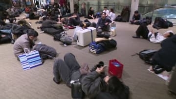 【”7000人空港滞留”の裏側で何が…】大雪で新千歳空港→二次交通での移動が大混乱_あの日JR北海道とHAPの間で何があったのか_両者のやり取りから見えてきた”甘すぎる見通し”〈北海道〉