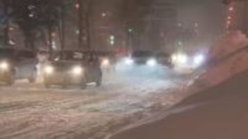 猛吹雪で新千歳空港で82便が欠航 高速道路も通行止めに…札幌では10センチの積雪 日本海側では14日夕方までに40センチの降雪予想 交通障害に警戒を＜北海道＞