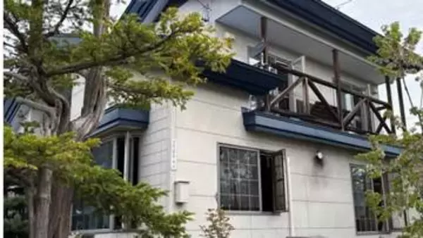 【速報】旭川市の住宅で火事_住人とみられる高齢夫婦2人が搬送される…午前2時半ごろに1階の茶の間辺りから出火か＜北海道旭川市＞