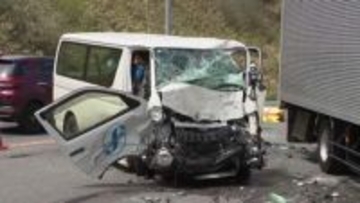 【4台絡む多重事故】「ふらつきがみえるなと思ったら対向車と衝突した」国道でSUVがワンボックス車と衝突…そのはずみで4トントラックなど巻き込み計4台絡む事故に…3人がケガ＜北海道八雲町＞