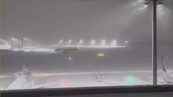 【新千歳空港で欠航92便に拡大】北海道で降り続く雪…悪天候の影響で新千歳空港を発着する便の欠航が相次ぐ_羽田空港が最も多く25便_次いで成田空港が6便_関西国際空港が5便